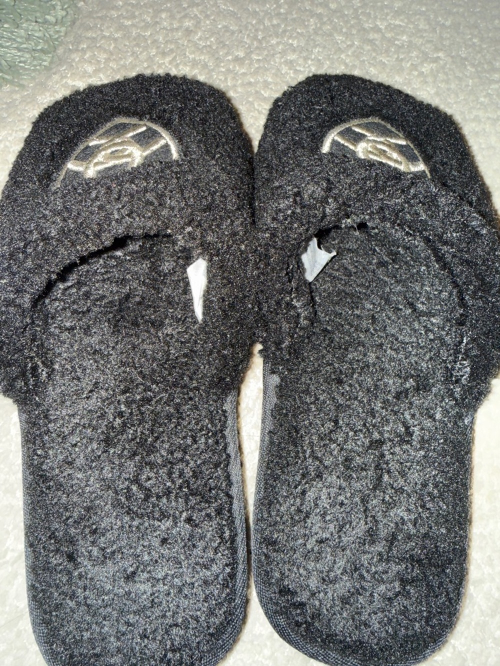 Ariat Black Sherpa Slide Slippers with Silver Logo - Picture 4 of 4